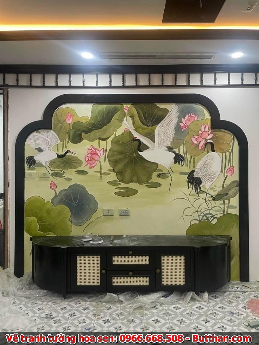 Vẽ tường phòng khách hoa sen