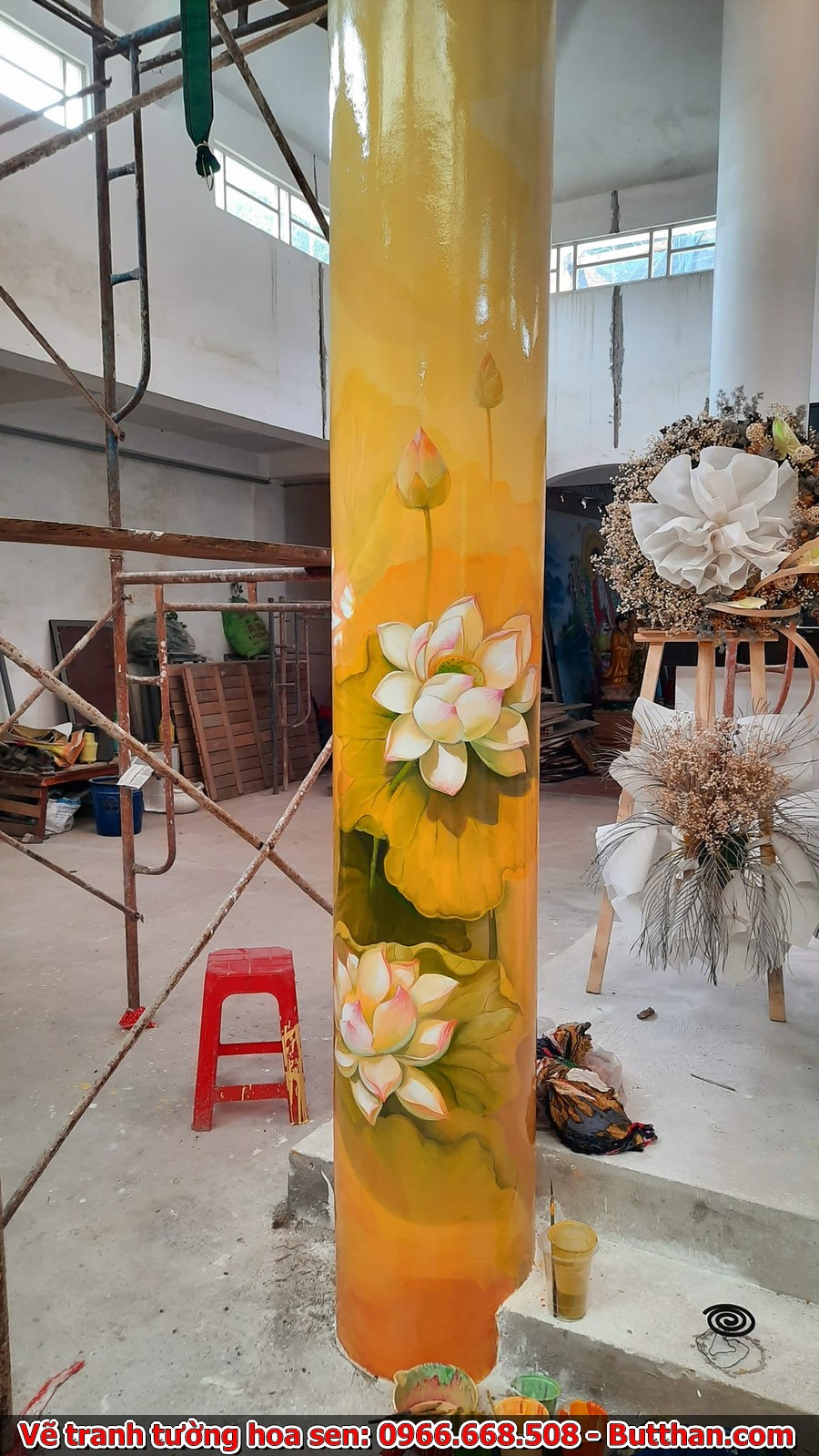 Đường nét mềm mại của hoa sen tạo nên vẻ đẹp thanh thoát, dễ dàng chinh phục mọi ánh nhìn.
