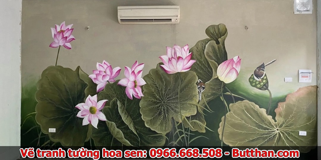 Tranh tường hoa sen khiến không gian trở nên thu hút, có chiều sâu